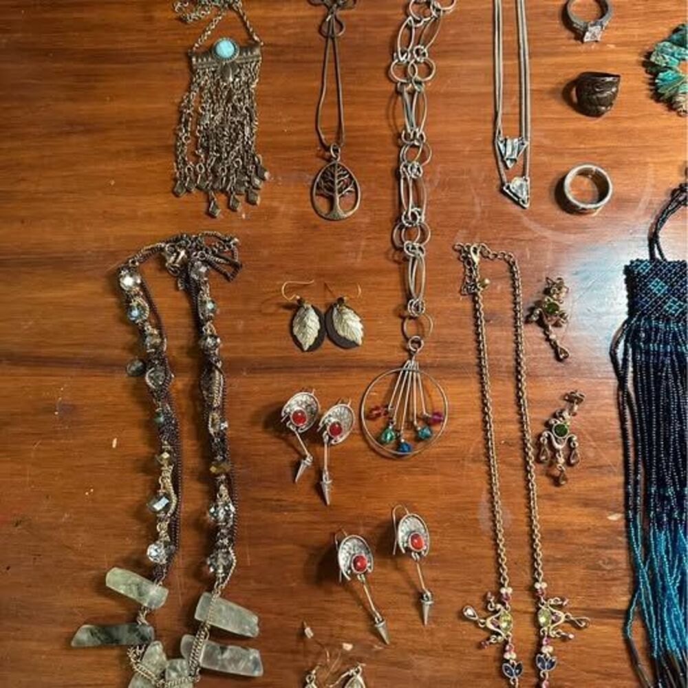 LOT of Jewelry (42 pieces) - Picture 4 of 10